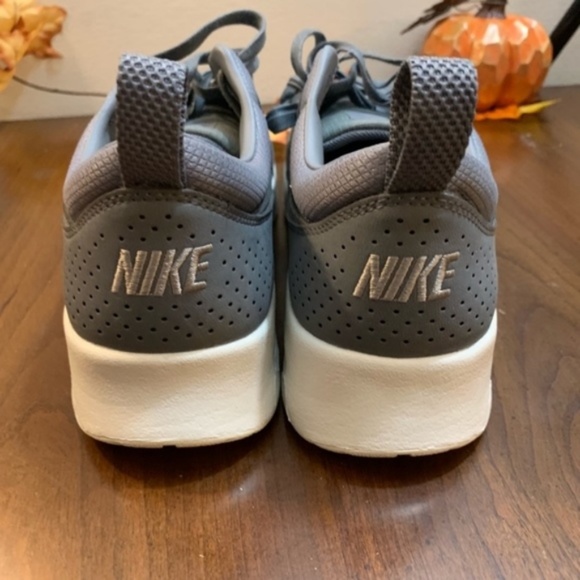 NEW Nike Air Thea Slate Running Shoe w/ box - Picture 4 of 6